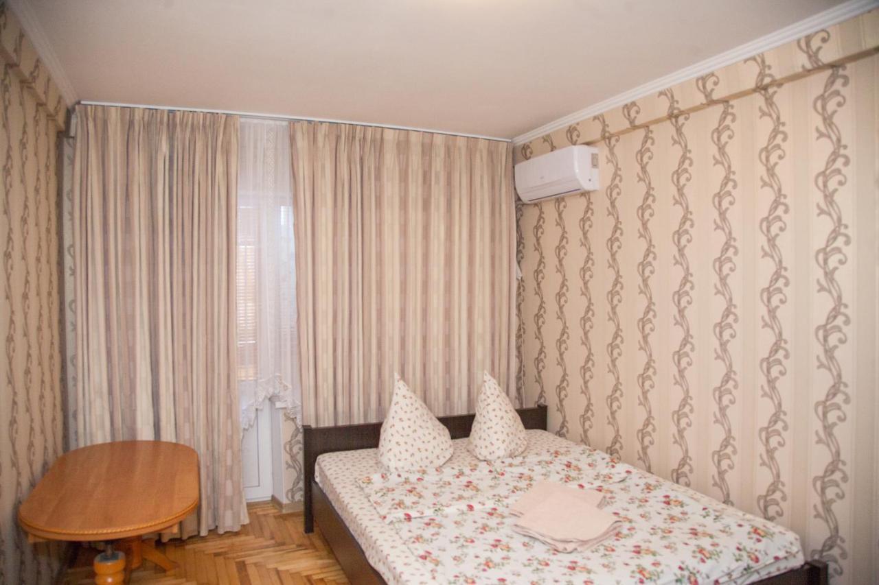 Zaporizhia 1 Room Apart On Str. Ukrainskaya 34 מראה חיצוני תמונה